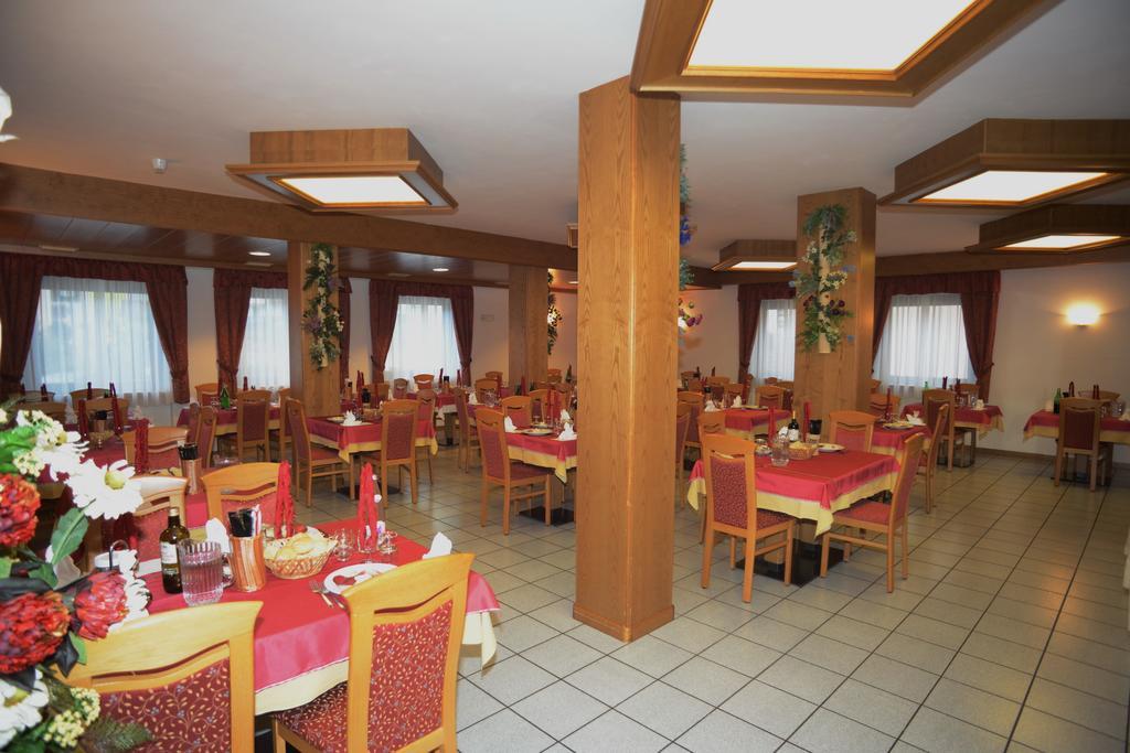 Hotel Canada Andalo Exterior photo